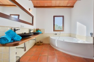 Budget Ibiza villa huren - Villa Cala Llonga - Ibiza Is Mine
