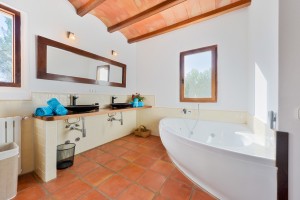 Budget Ibiza villa huren - Villa Cala Llonga - Ibiza Is Mine